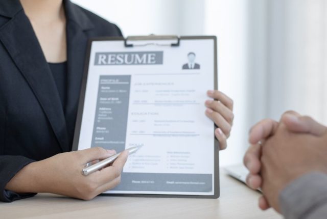 在職中で履歴書に退職予定を記載するケースとその方法について解説
